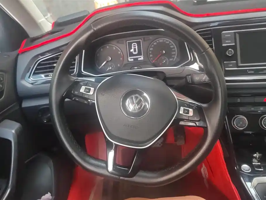 Volkswagen T-ROC exploring Songs