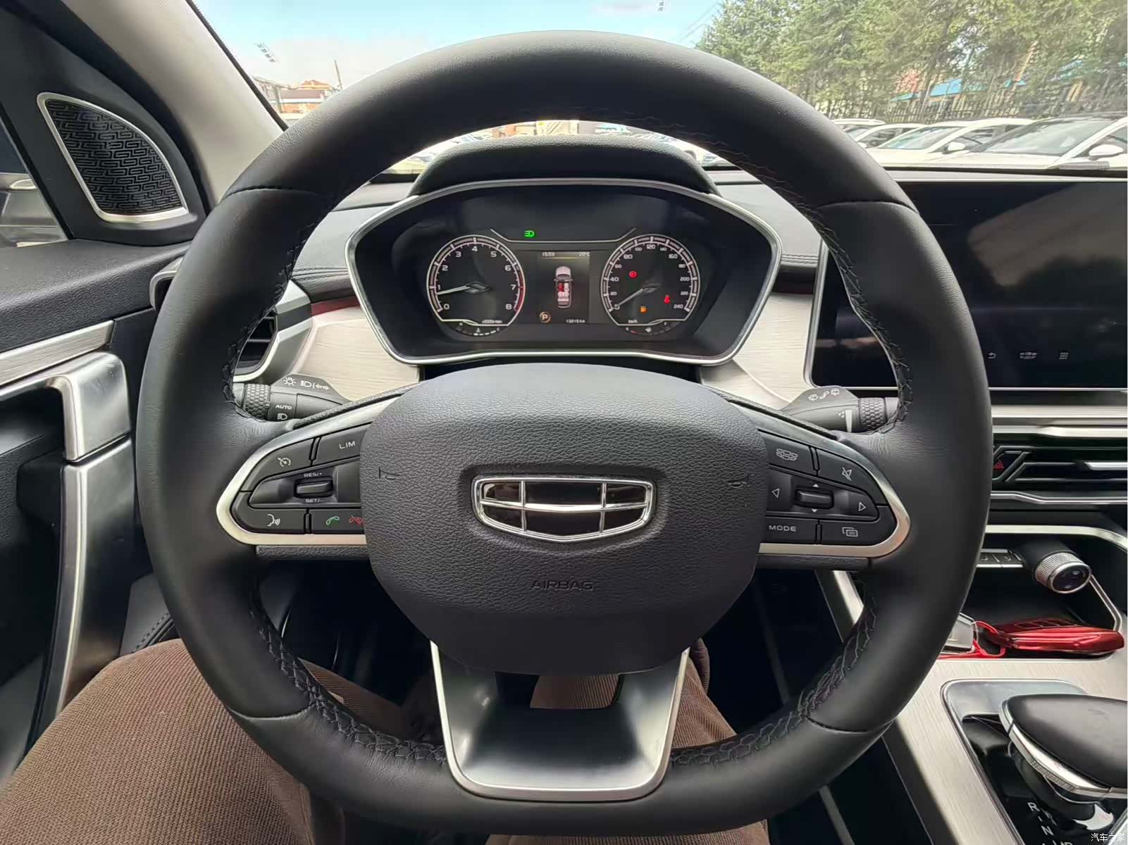 Geely Coolray, 2022 11