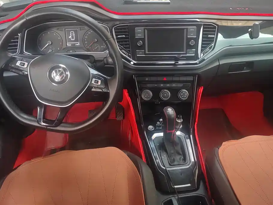 Volkswagen T-ROC exploring Songs
