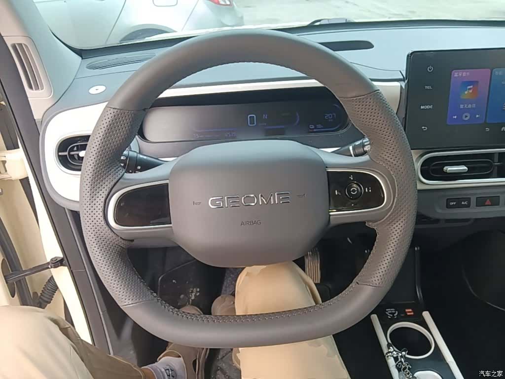 Geely Panda, 2025 11