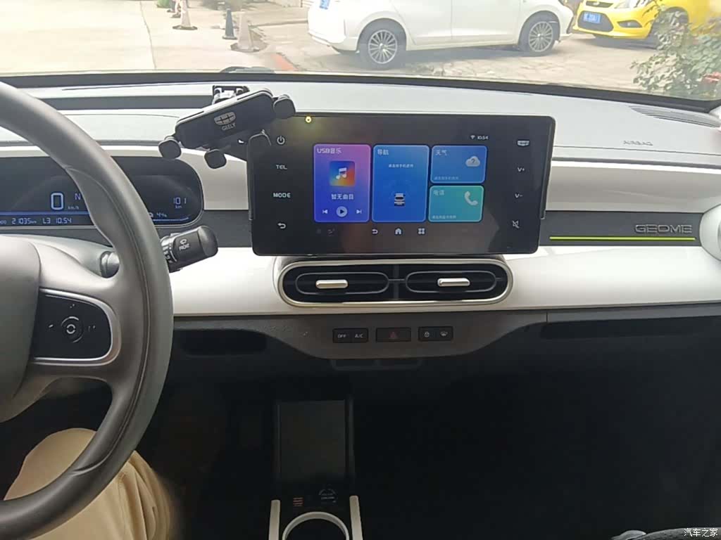 Geely Panda, 2025 13