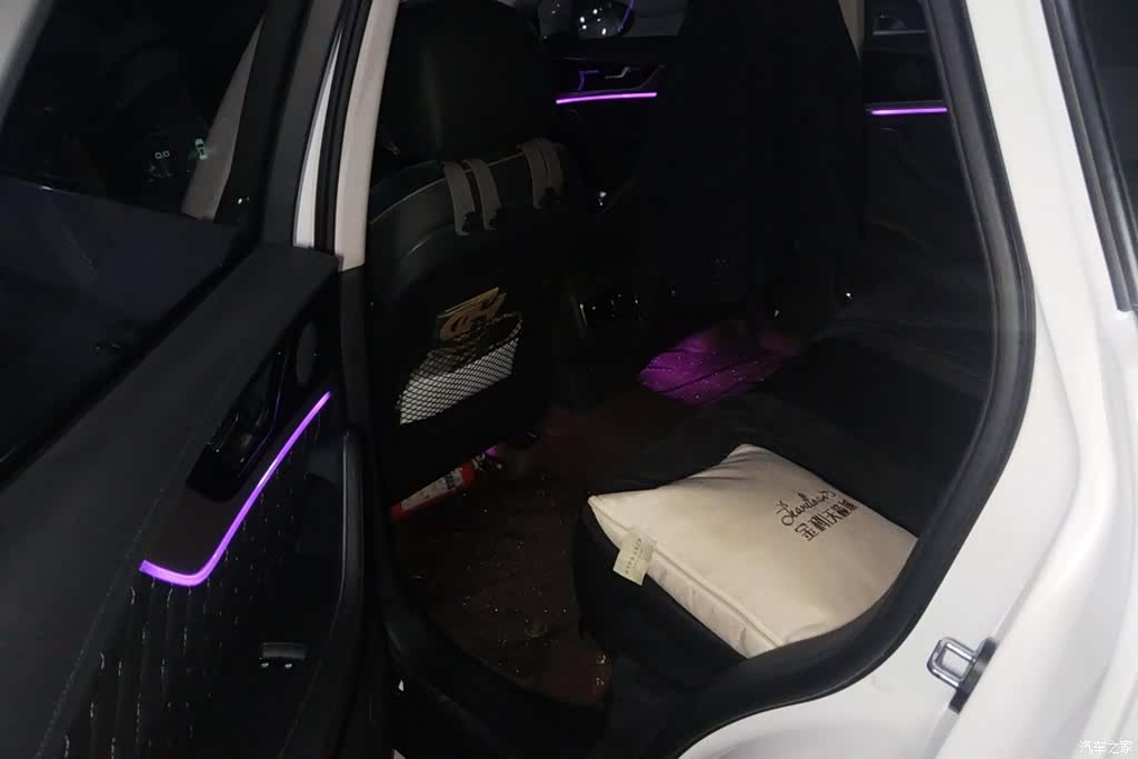 Hongqi HS5, 2020 11