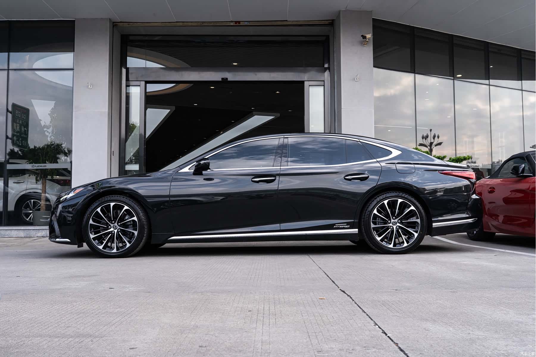 Lexus LS, 2023 4