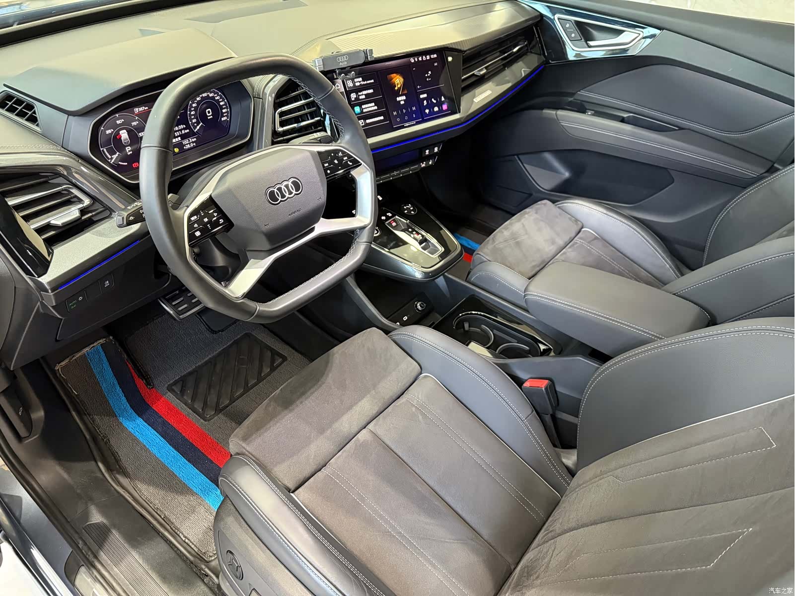 Audi Q4 e-tron, 2023 все фото