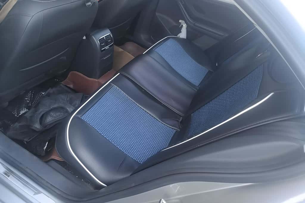 Volkswagen Sagitar, 2016 11