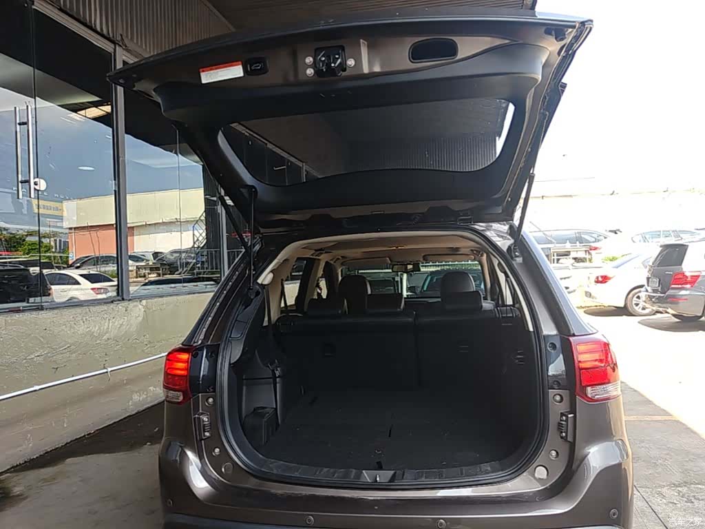 Mitsubishi Outlander, 2017 19
