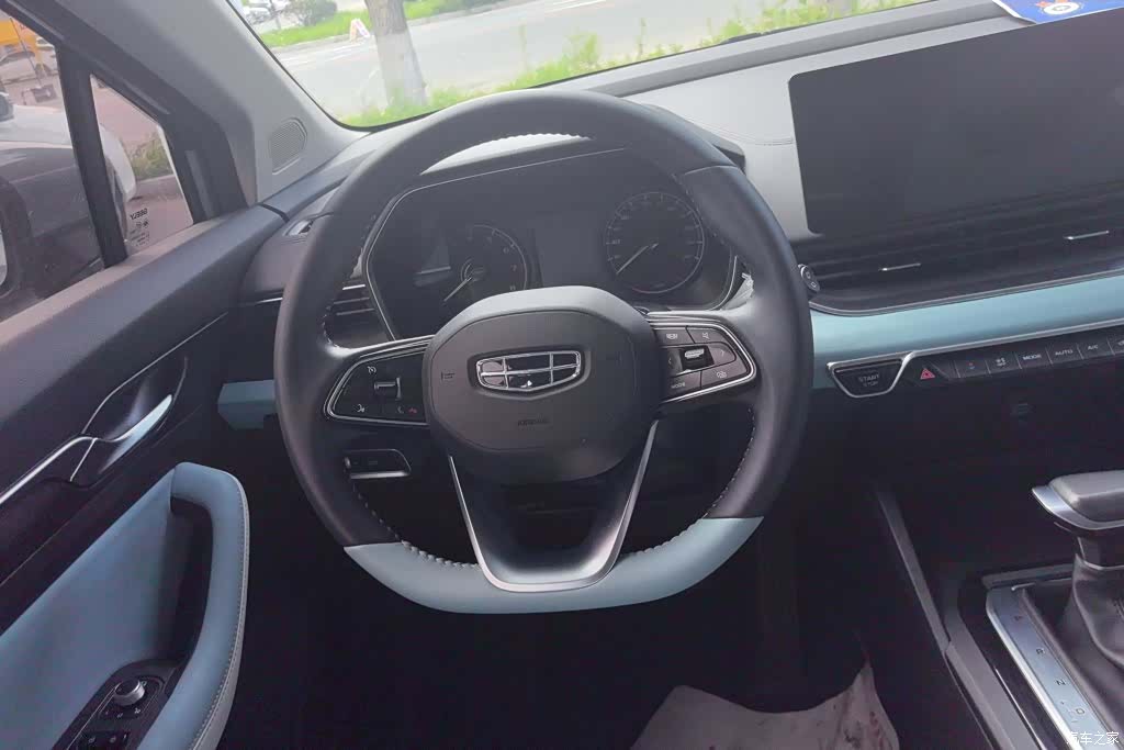 Geely Emgrand, 2022 15