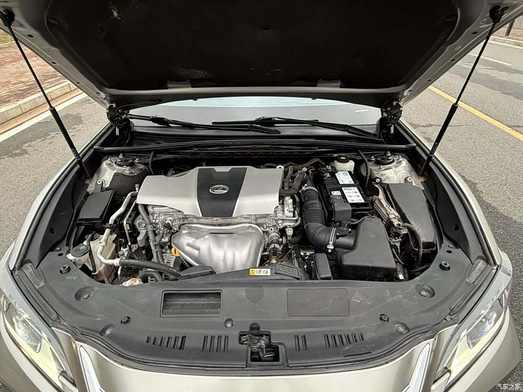 Lexus ES, 2019 15