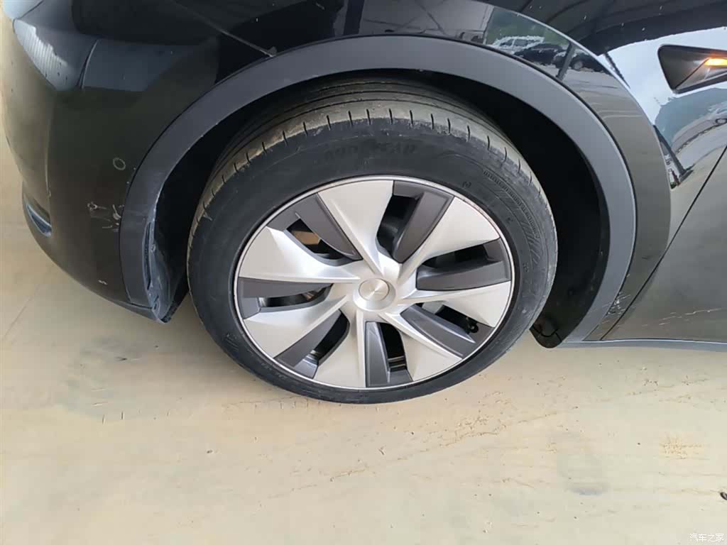 Tesla Model Y, 2023 23