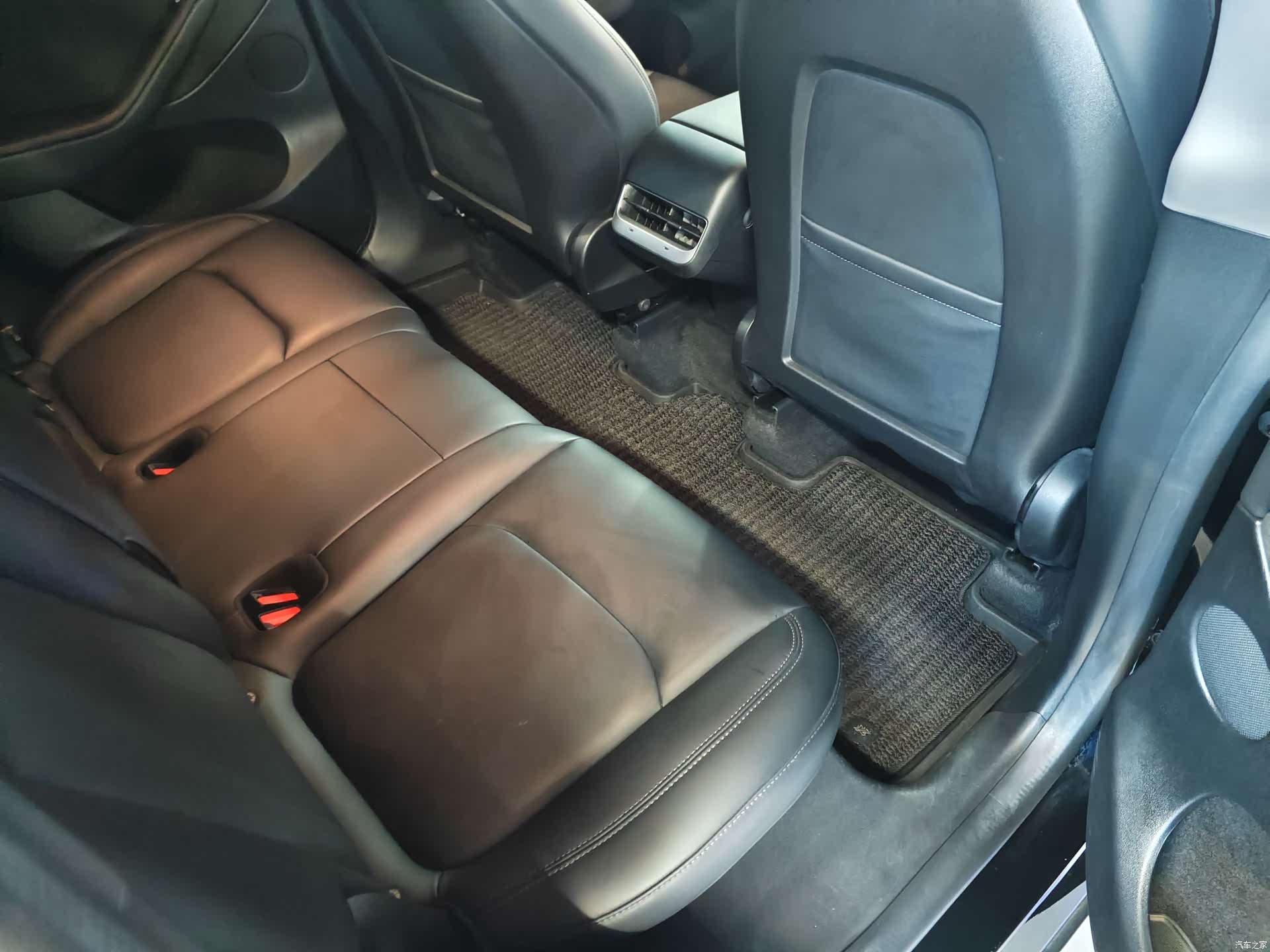Tesla Model Y, 2022 15