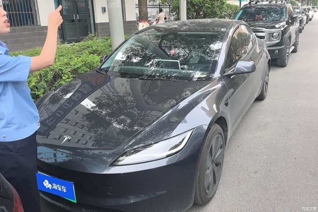 Tesla Model 3, 2025 1