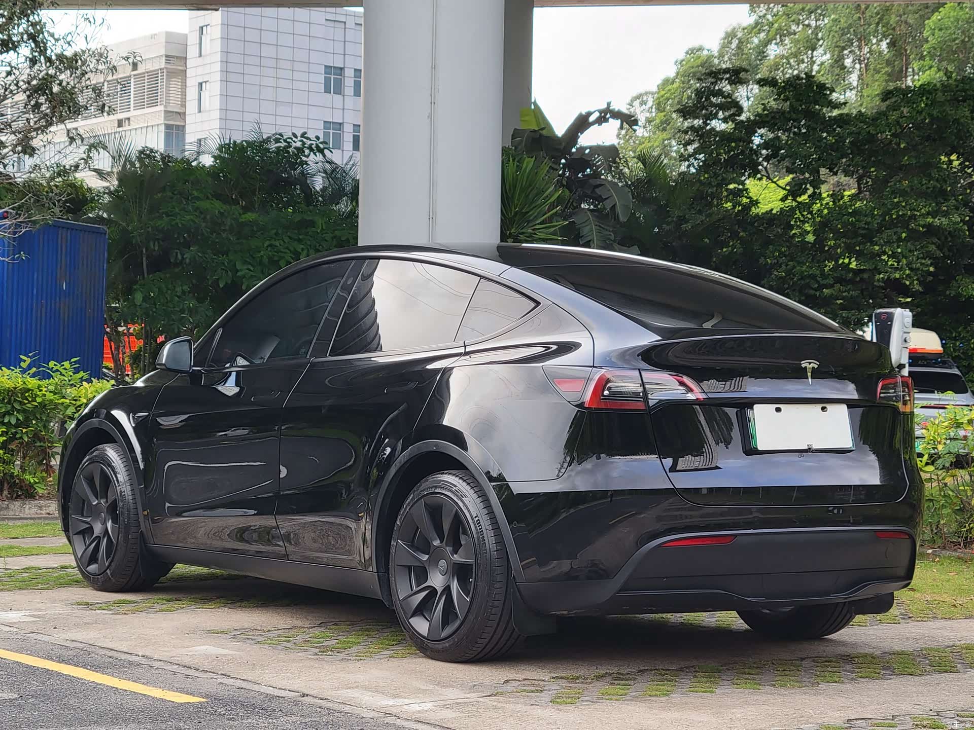 Tesla Model Y, 2023 15