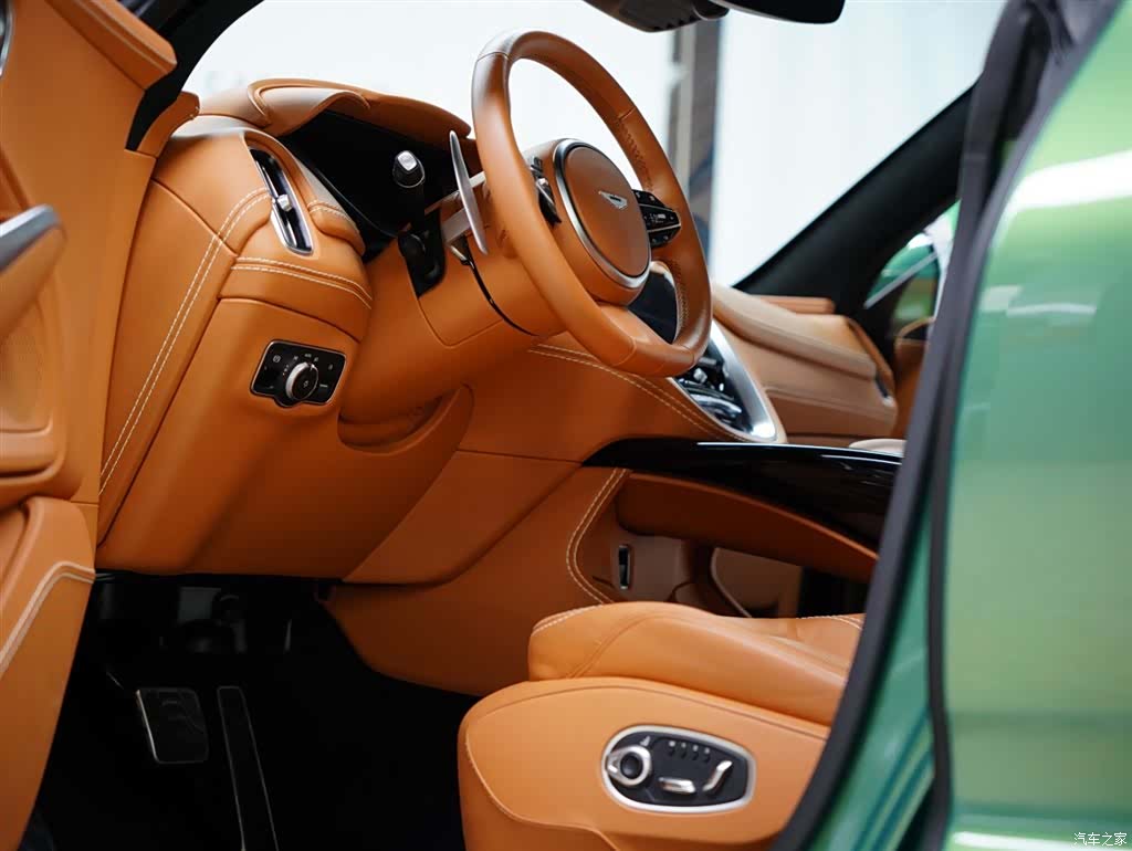 Aston Martin DBX, 2023 30
