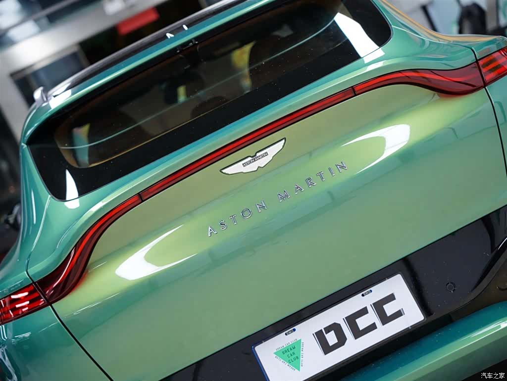Aston Martin DBX, 2023 9