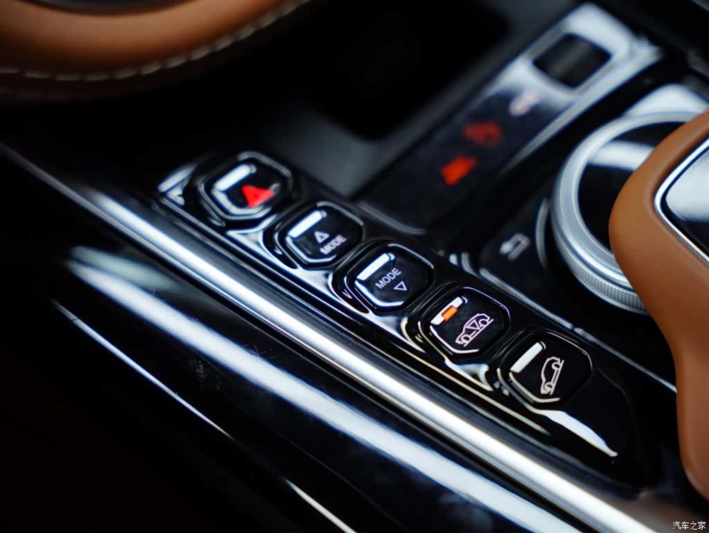 Aston Martin DBX, 2023 14