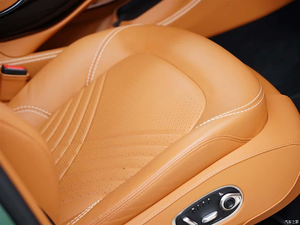 Aston Martin DBX, 2023 47