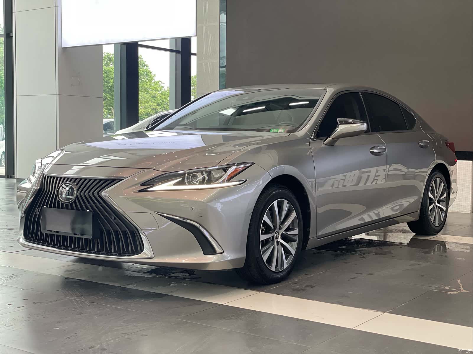 Lexus ES, 2020 1