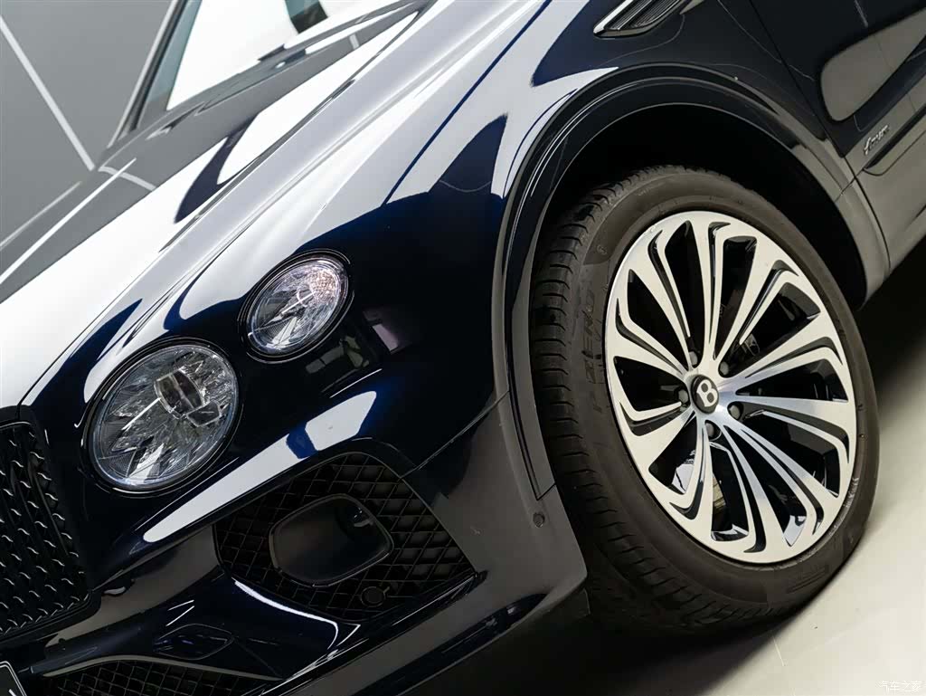 Bentley Bentayga, 2025 3