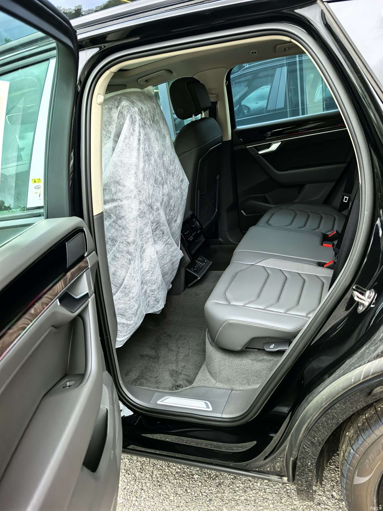 Volkswagen Touareg, 2026 все фото