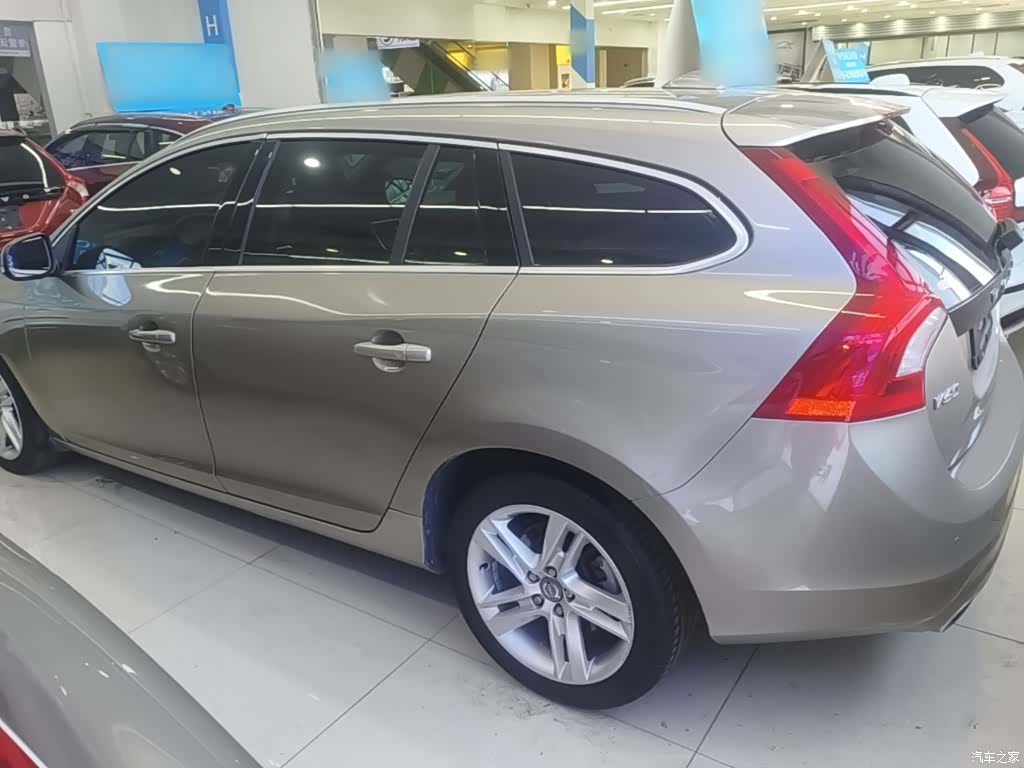Volvo V60, 2017 все фото