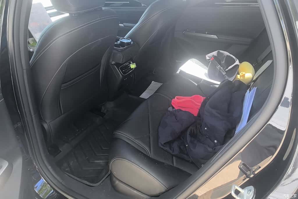 Geely Galaxy L6, 2024 11