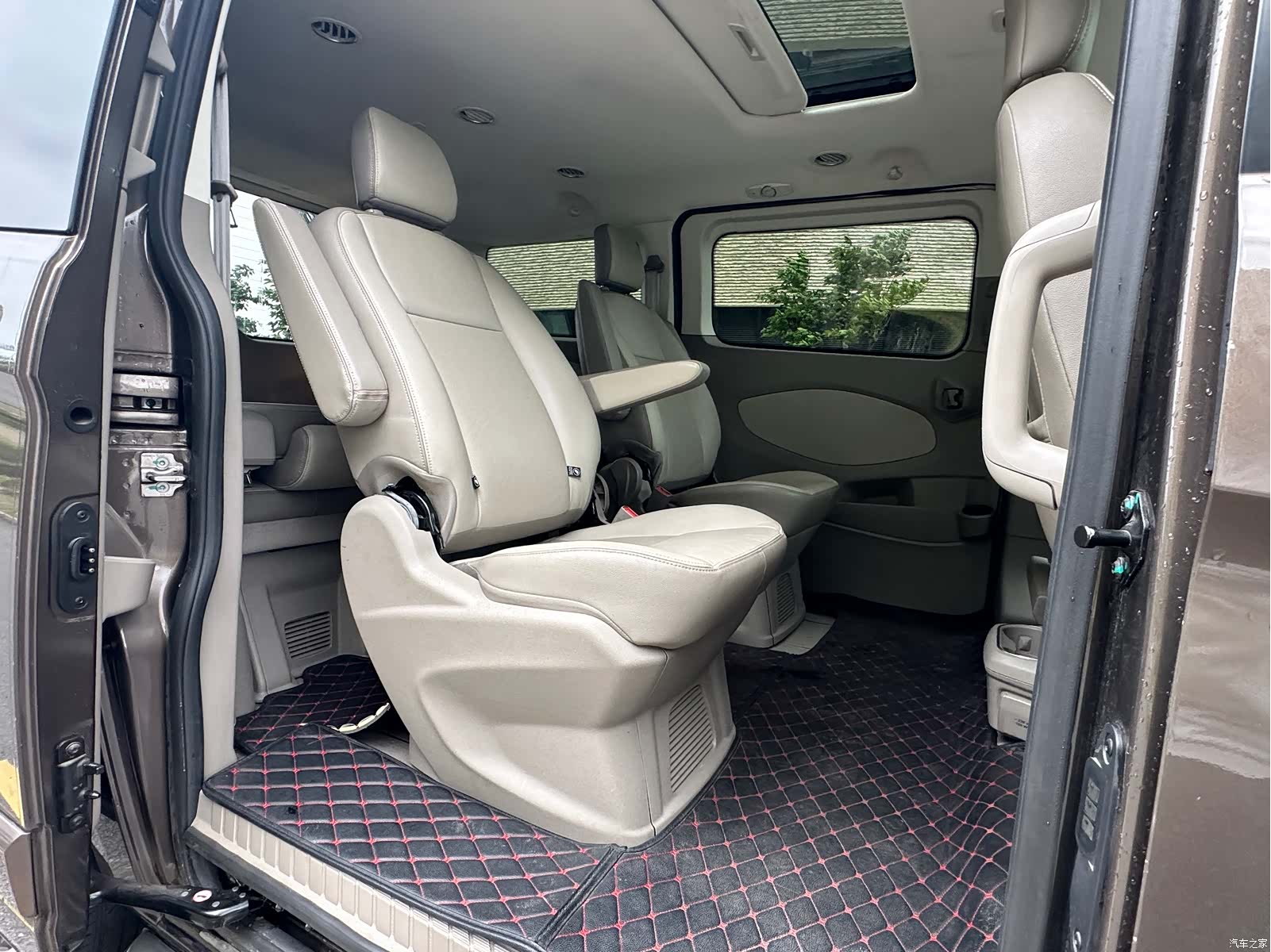 Ford Tourneo, 2017 15