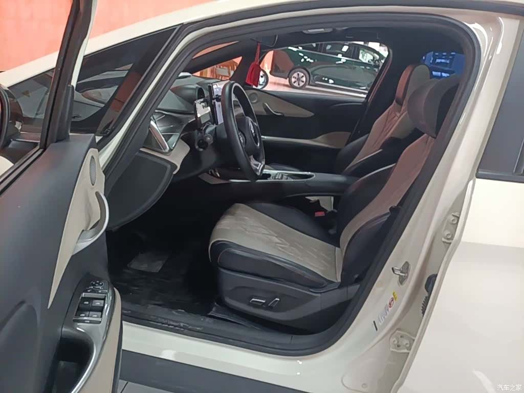 BYD Dolphin, 2023 16