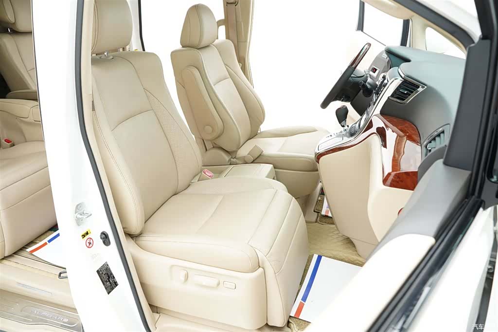 Toyota Alphard, 2011 29