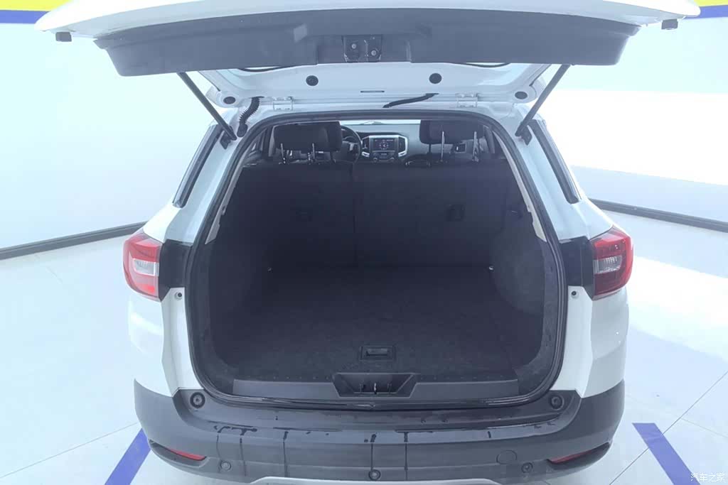 DongFeng AX3, 2016 4