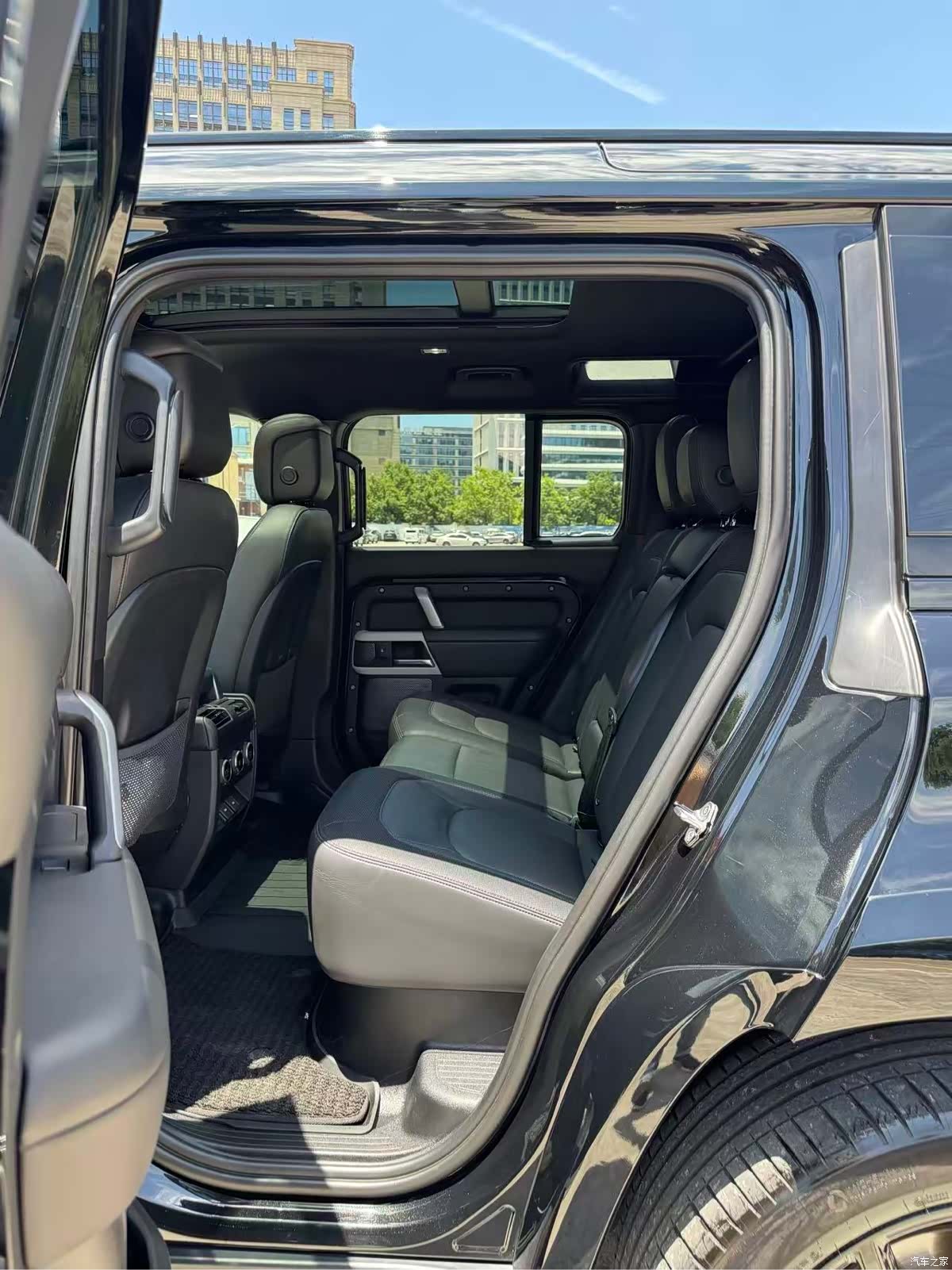 Land Rover Defender, 2023 7