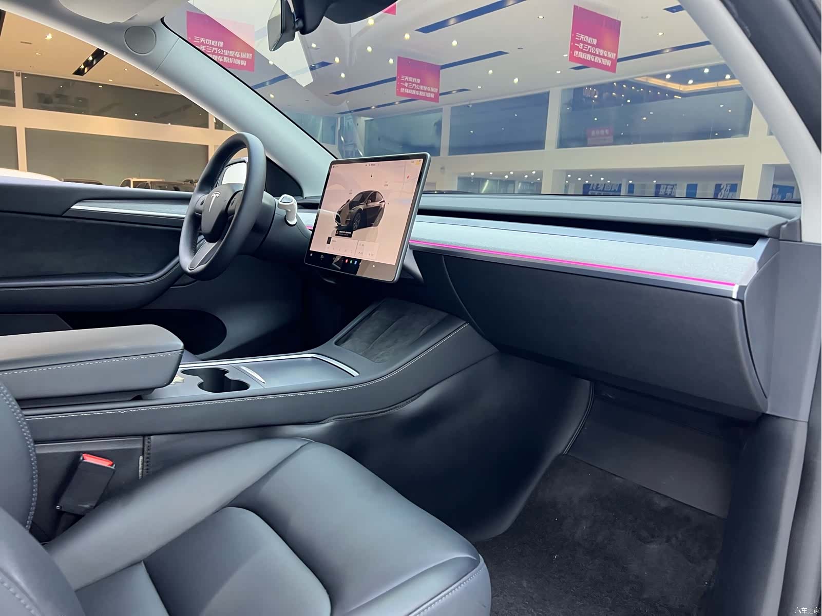 Tesla Model Y, 2024 28