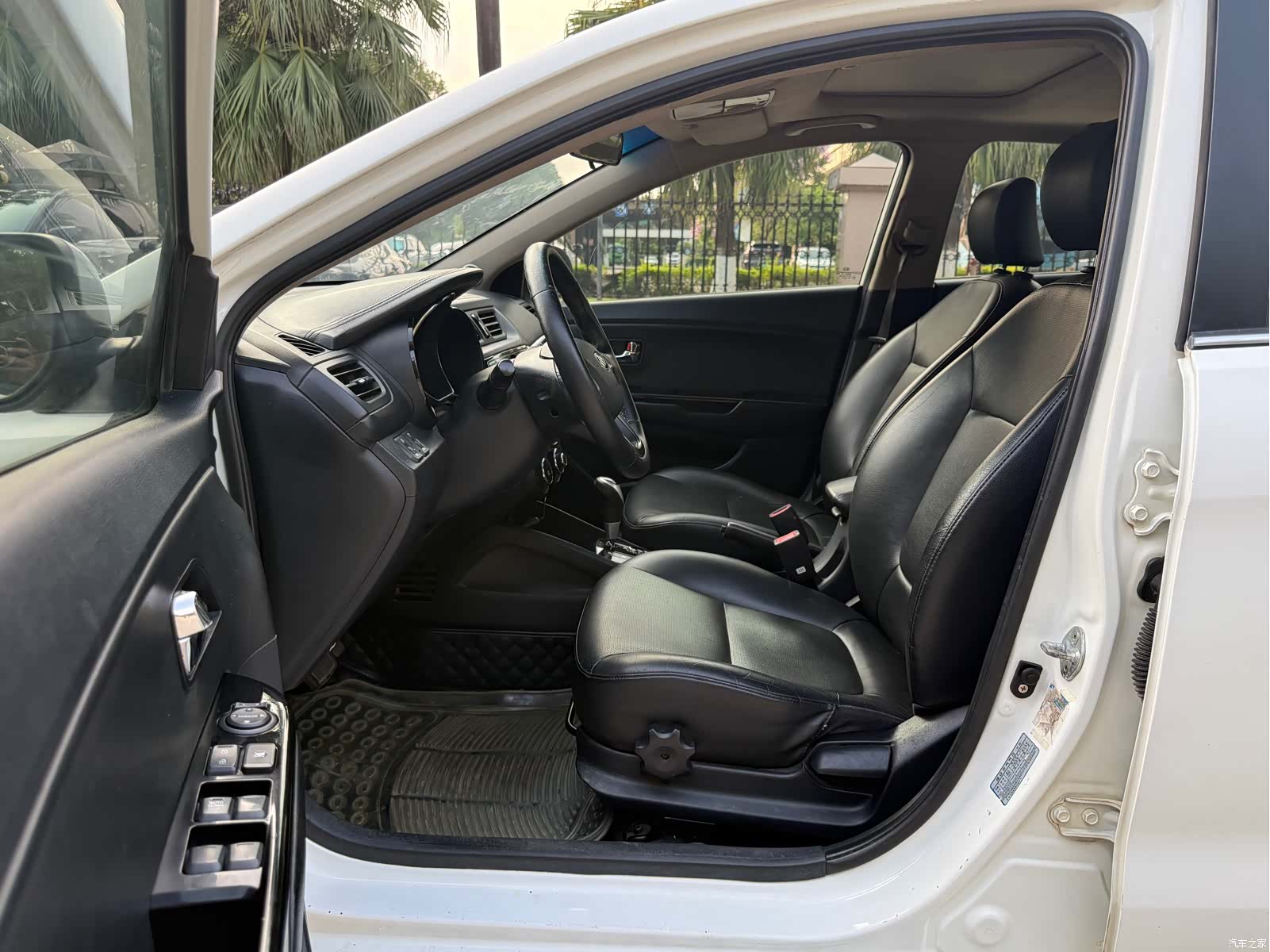 Kia K2, 2013 4