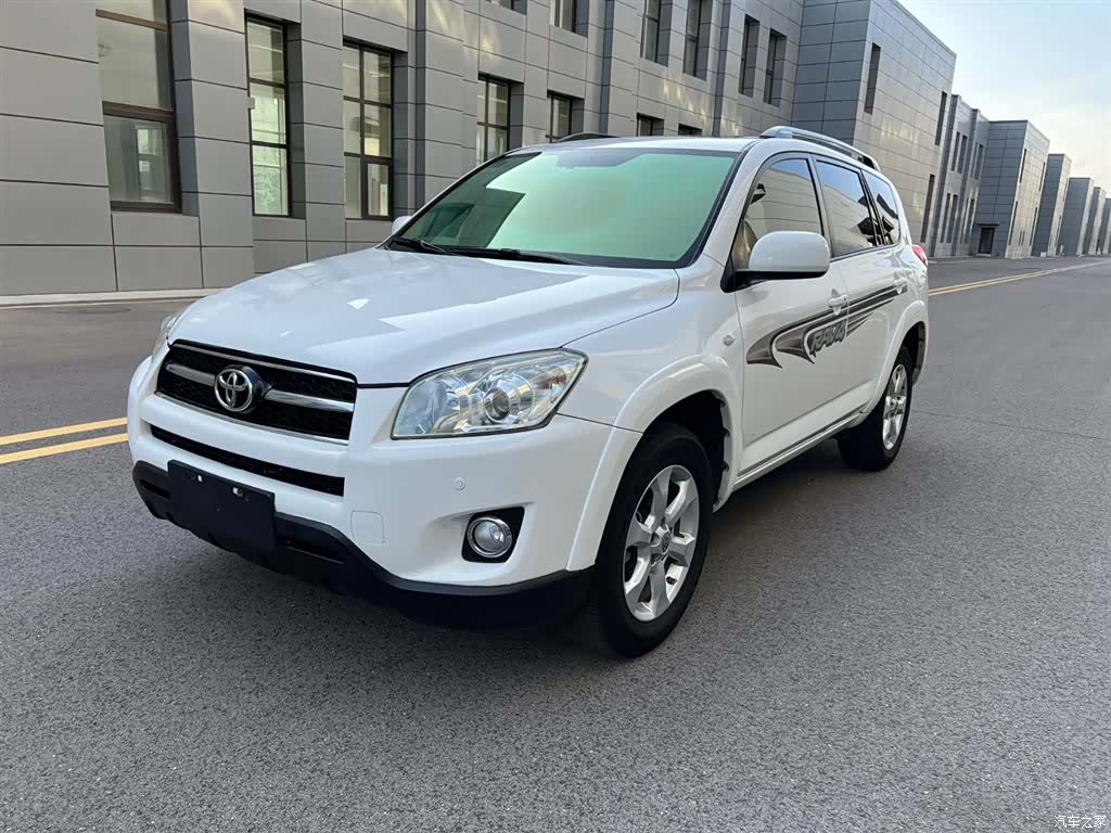 Toyota RAV4, 2011 1