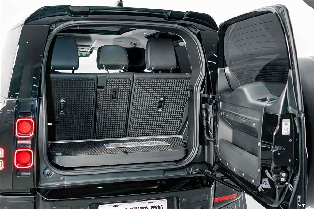 Land Rover Defender, 2024 23