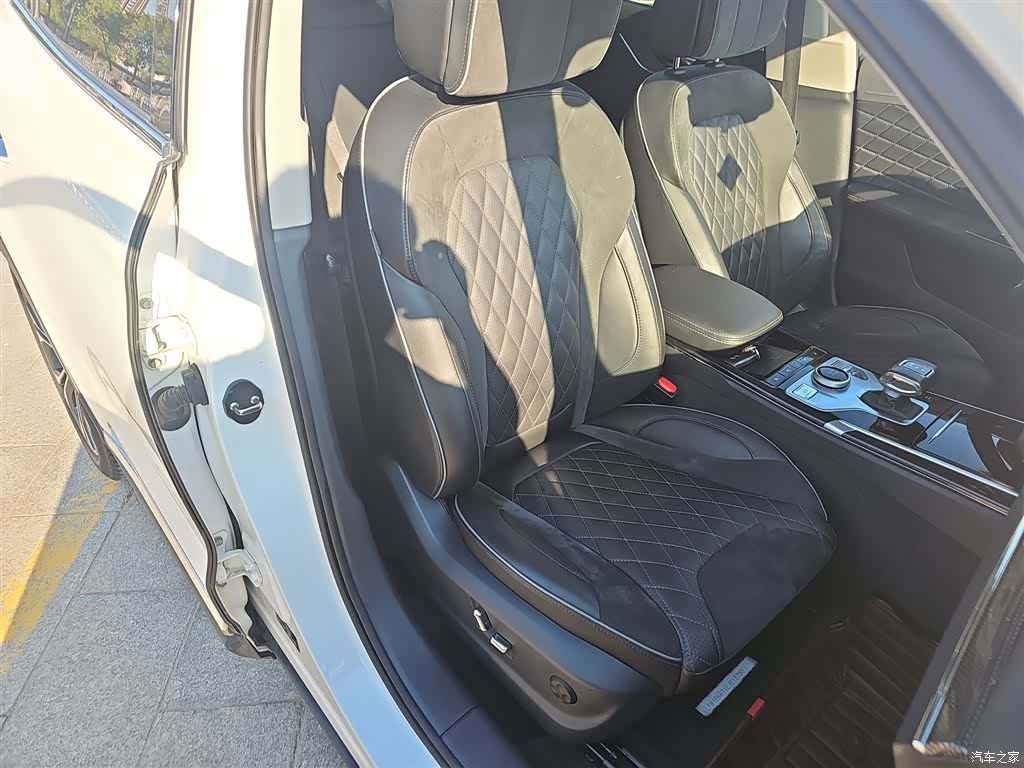 Hongqi HS5, 2020 7