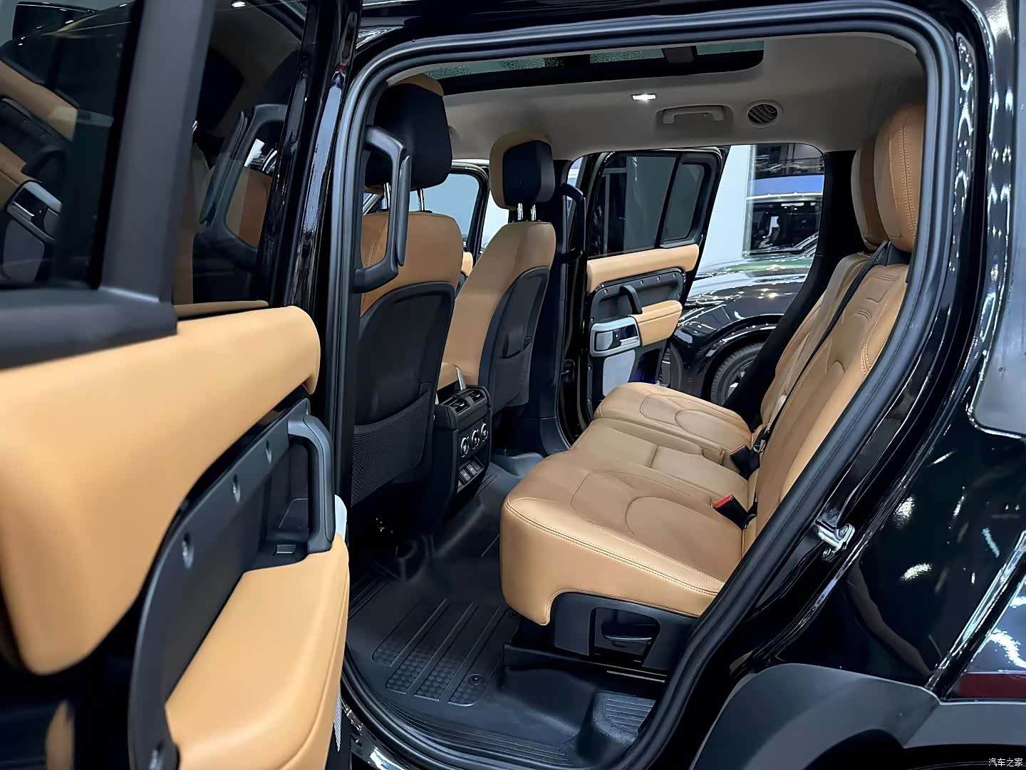 Land Rover Defender, 2024 7