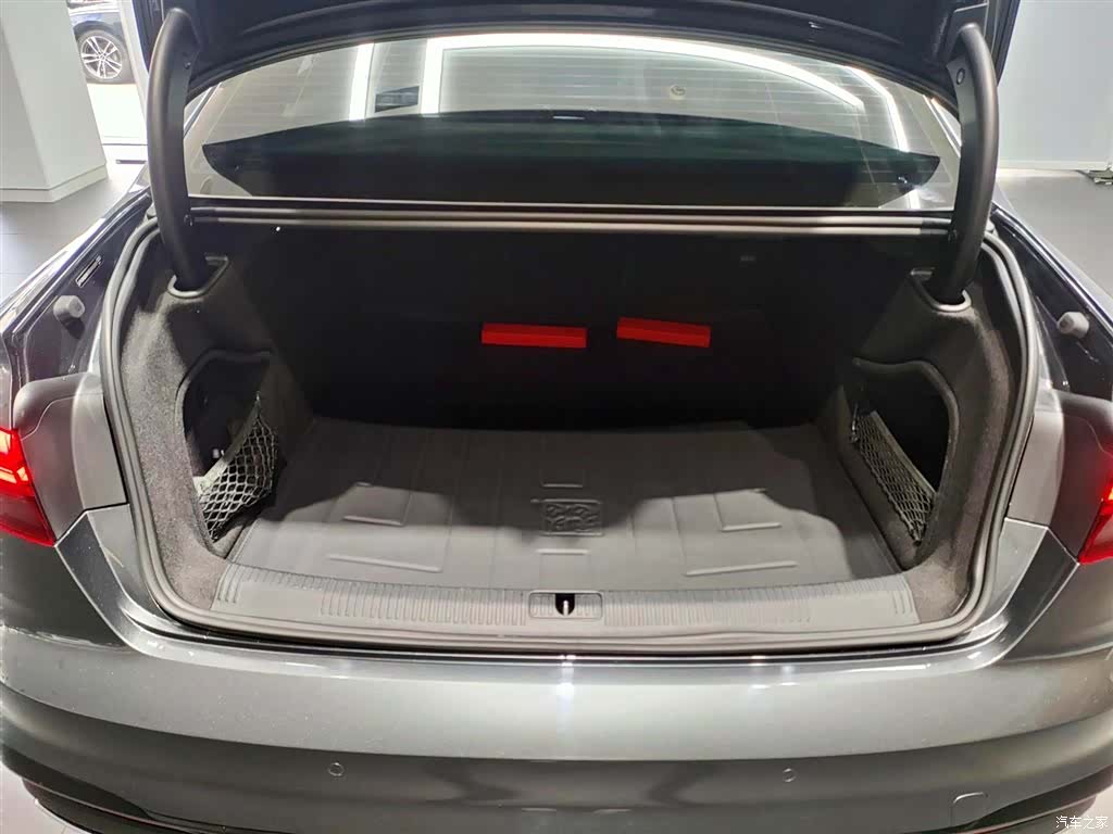 Audi A4L, 2024 9