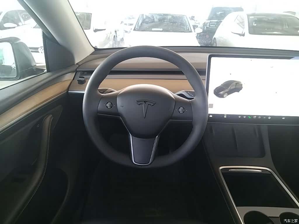 Tesla Model Y, 2021 3