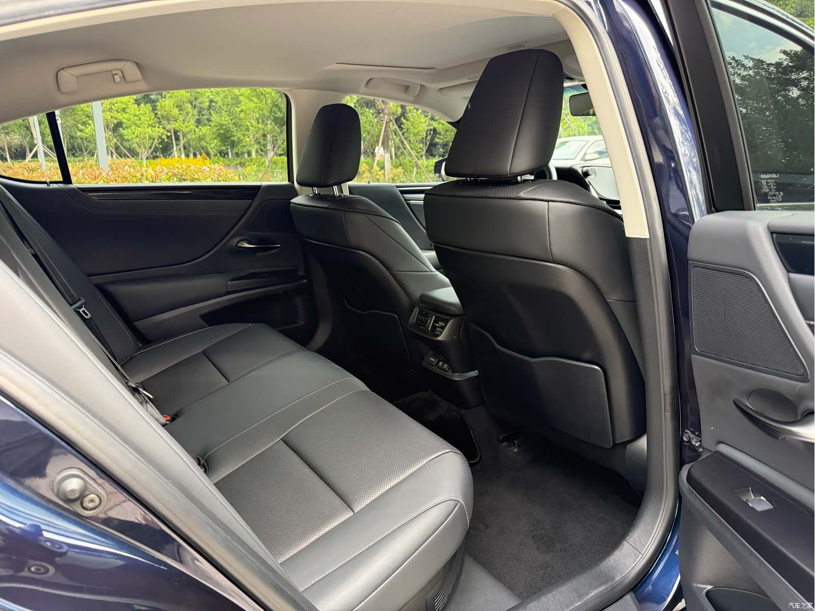 Lexus ES, 2021 11