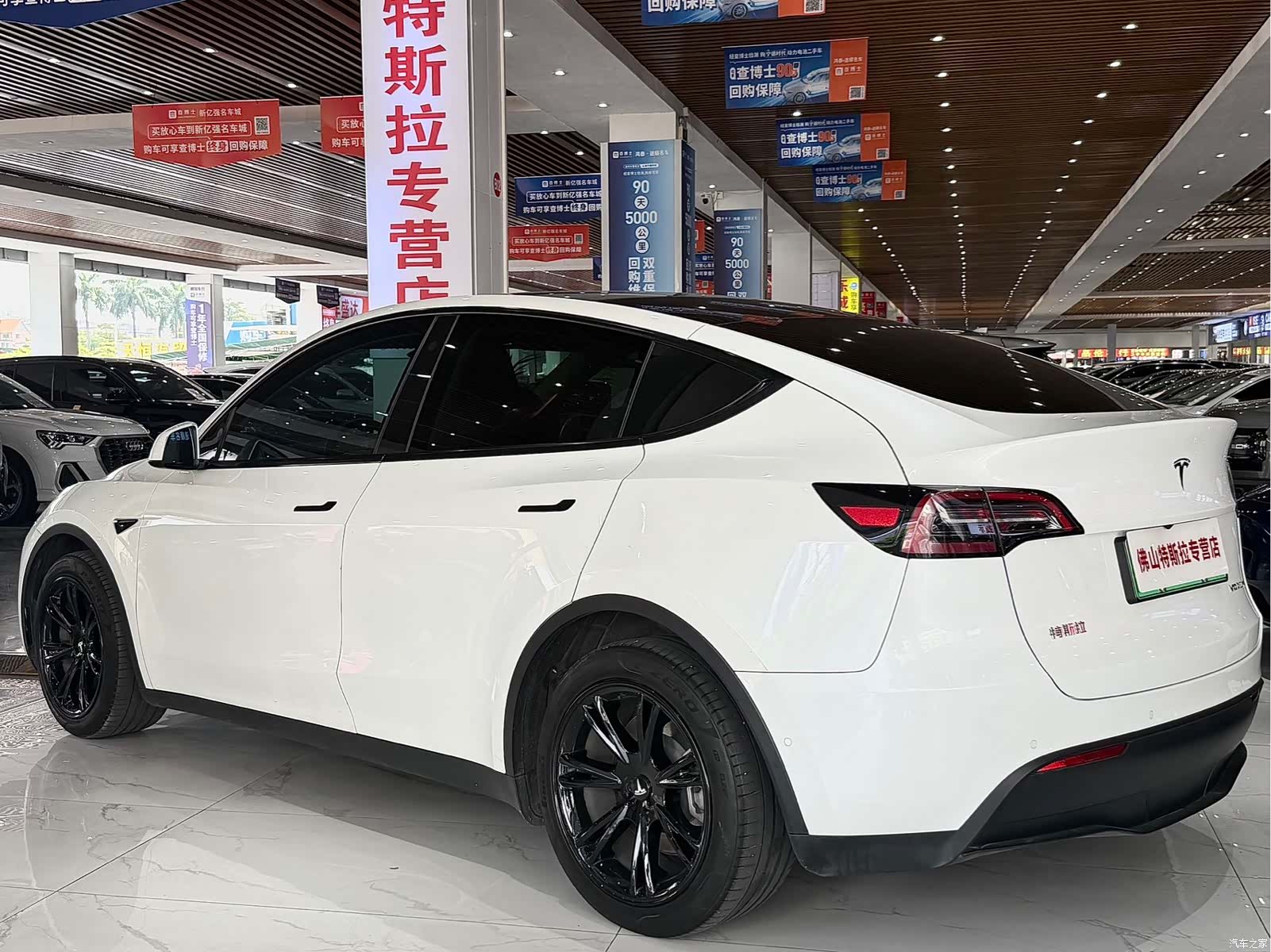 Tesla Model Y, 2022 4