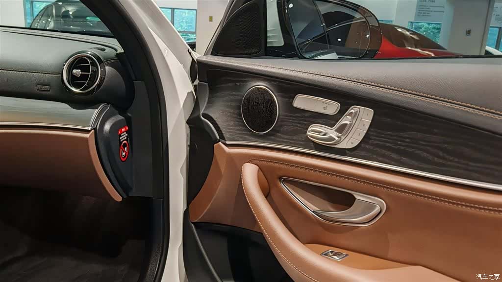Mercedes-Benz E-Class, 2023 12