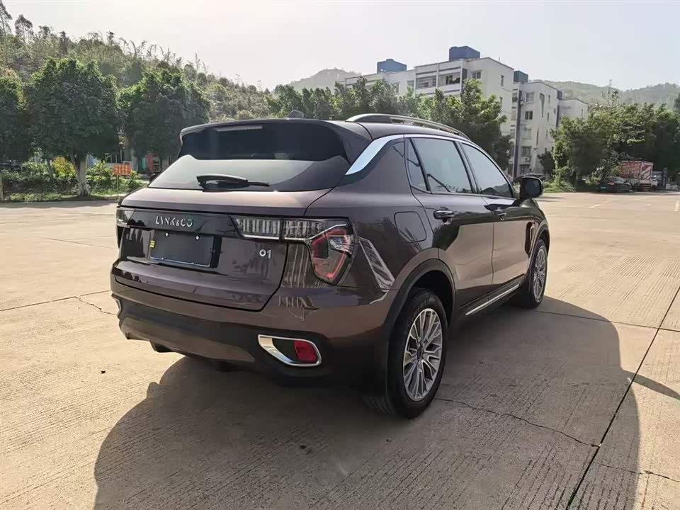 Lynk & Co 01