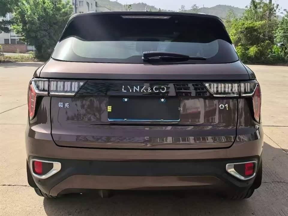 Lynk & Co 01
