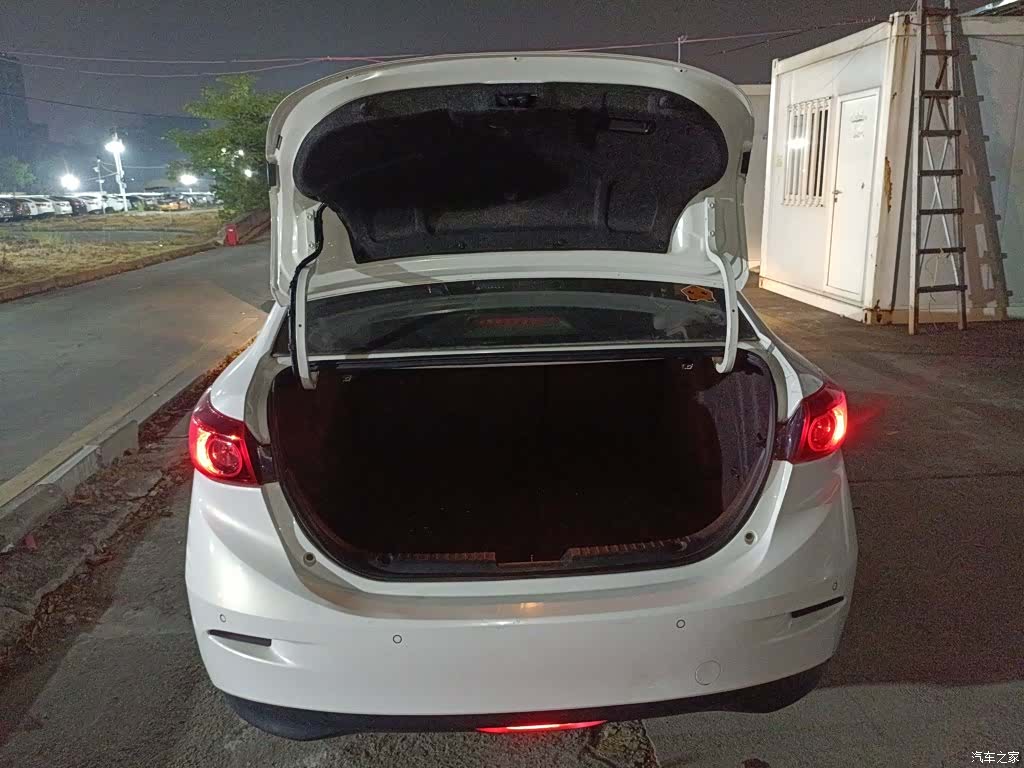 Mazda Mazda3, 2015 19