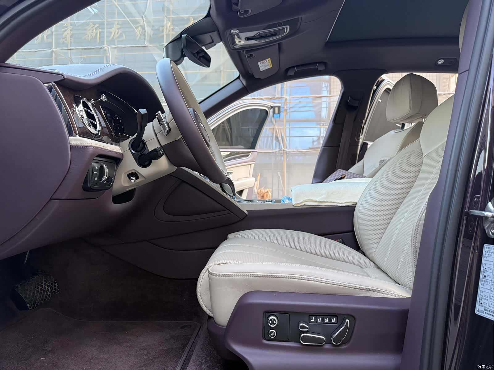 Bentley Bentayga, 2023 8