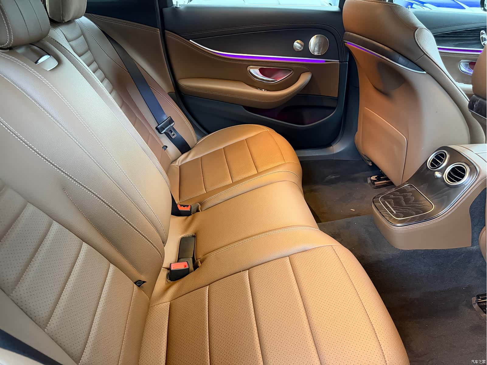 Mercedes-Benz E-Class, 2022 11