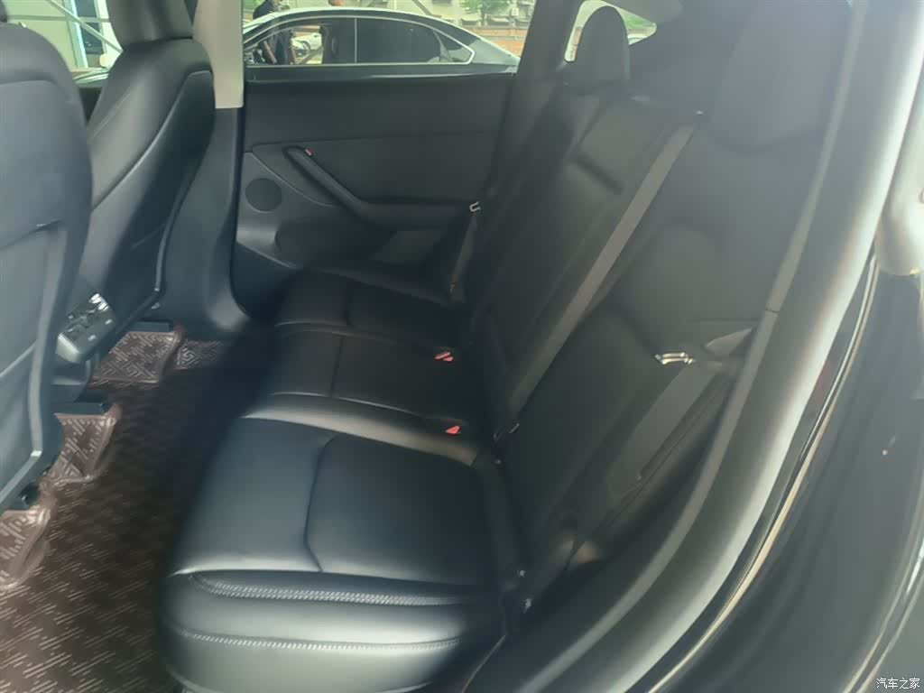 Tesla Model Y, 2023 17