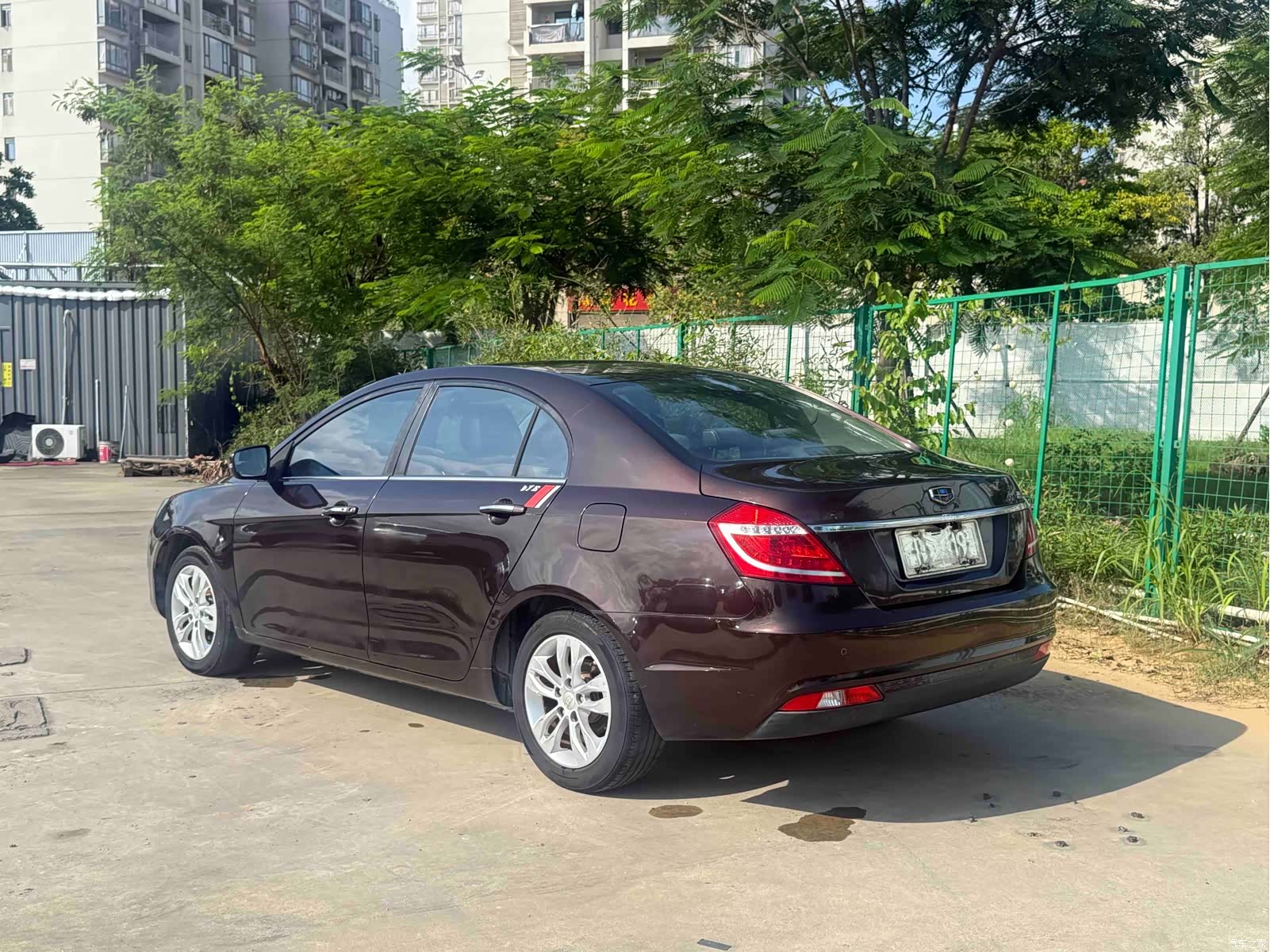 Geely Emgrand, 2015 8