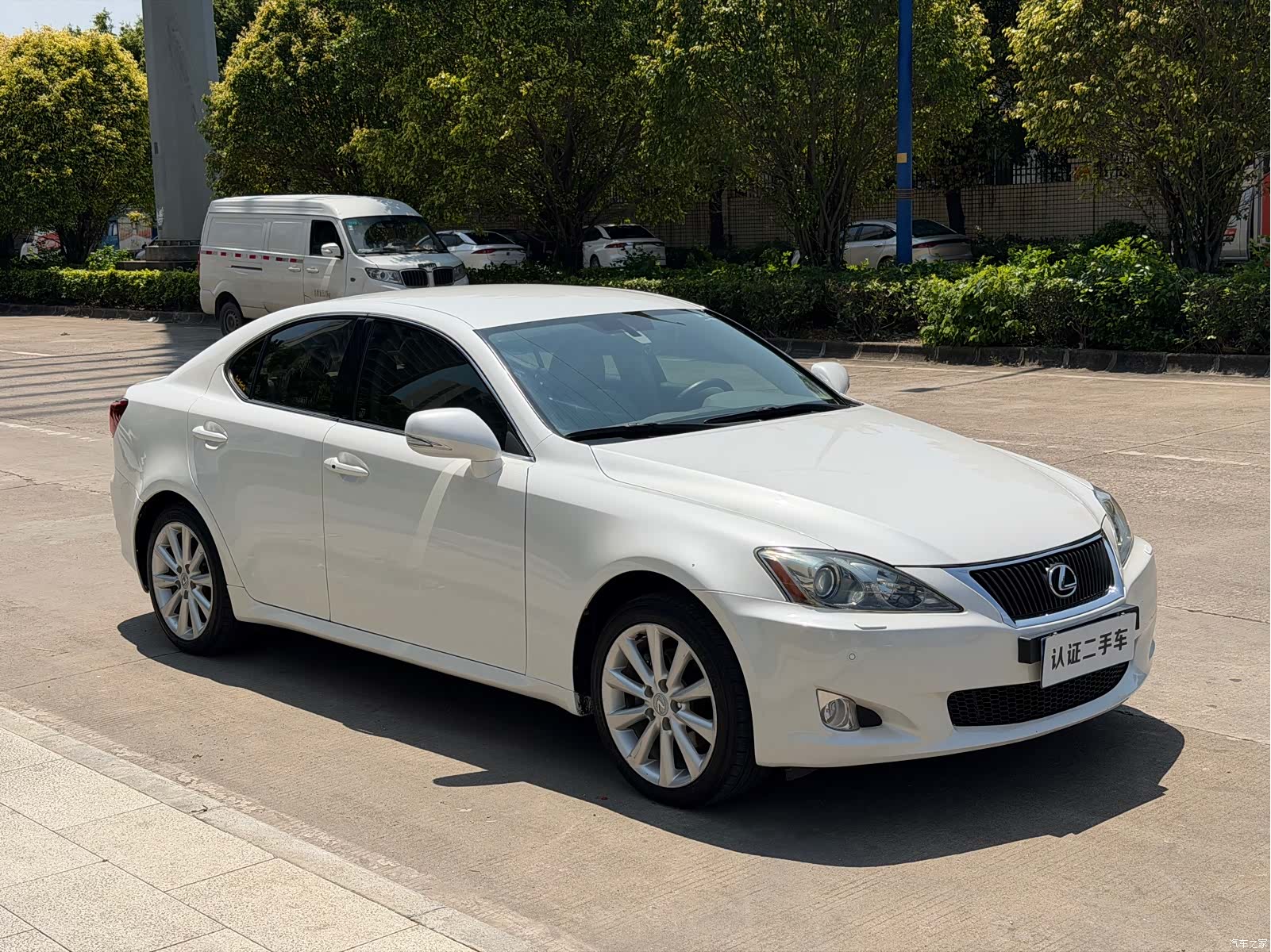 Lexus IS, 2009 3