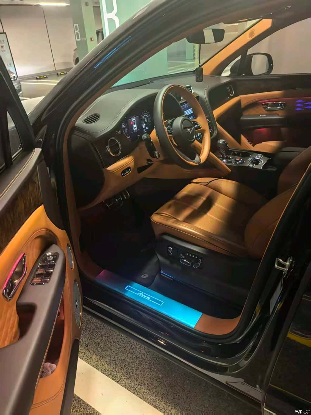 Bentley Bentayga, 2024 все фото